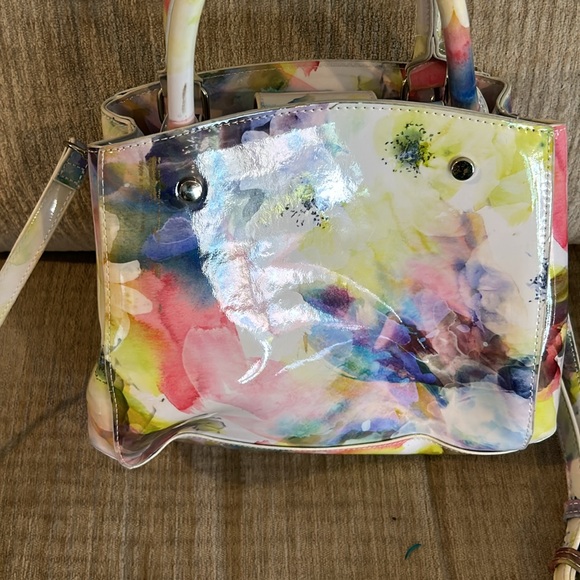 Betsy Johnson water colored floral patent leather Crossbody bag detachable strap - Picture 3 of 9